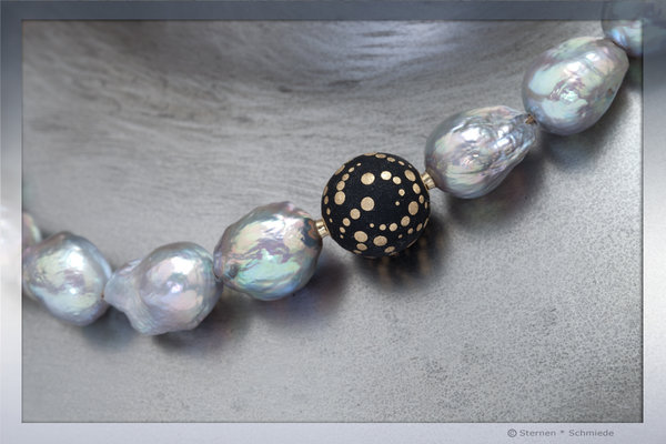 Graue barocke Perlenkette mit Sternen-Schweif-Schließe